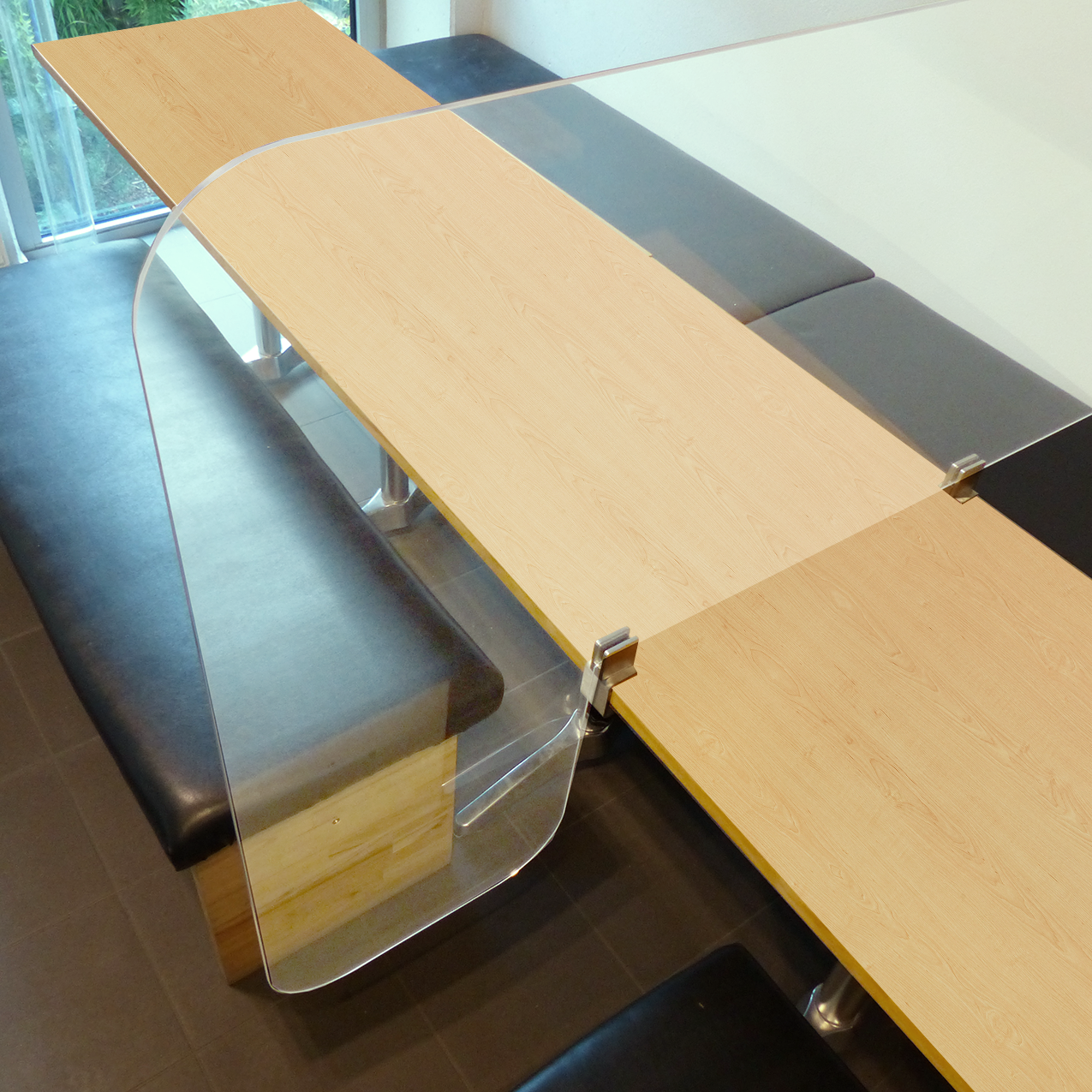 Corona Schutz: Hygieneschutz-Abtrennung für Callcenter, Kongresse, Plenarsitzungen + Gastronomie aus PLEXIGLAS ® / Acrylglas